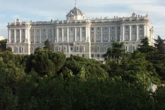 Madrid, kuninkaan linna. Kuvattuna kotitalon ikkunasta.